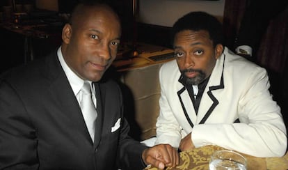 John Singleton y Spike Lee, en 2006 en la entrega de premios TNT Black Movie Awards en Los Ángeles.