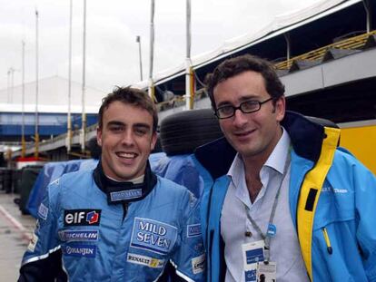 El piloto Fernando Alonso y Agag, en Brasil, en 2003.