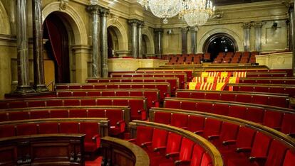 Hemiciclo del Parlament vacío tras la aprobación de la declaración de independencia.
