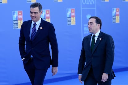 Pedro Sánchez y José Manuel Albares llegan a la cumbre de la OTAN celebrada esta semana en Madrid.