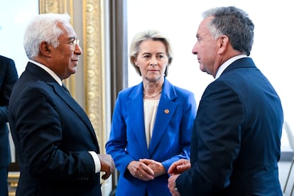António Costa, Ursula von Der Leyen y el enviado de Trump para Oriente Próximo, Steve Witkoff, el jueves en París.