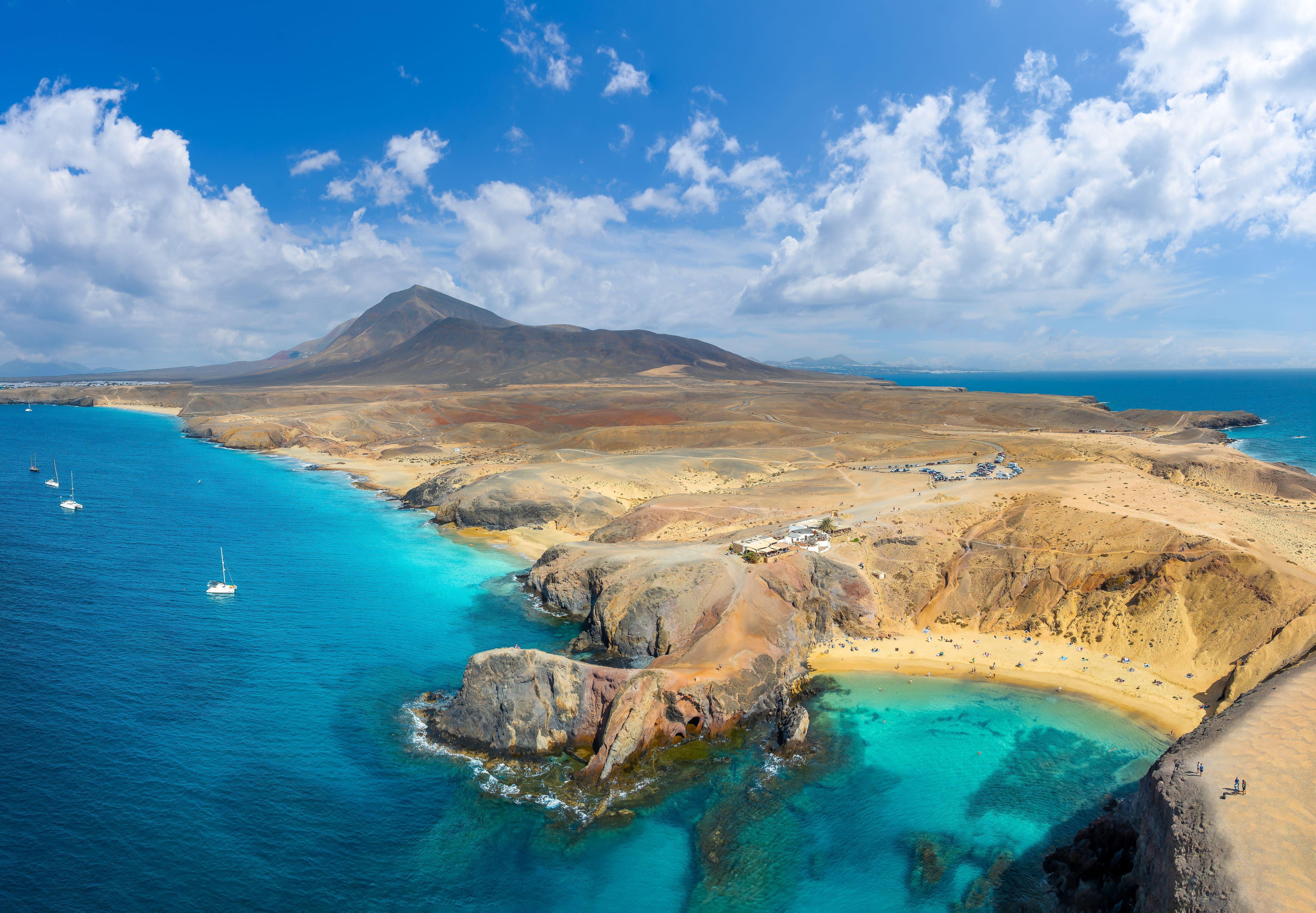 Lanzarote, un viaje entre mundos en una sola isla