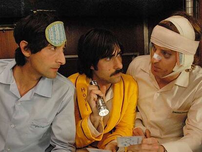 De izquierda a derecha, Adrien Brody, Jason Schwartzman y Owen Wilson, en <i>Viaje a Darjeeling.</i>