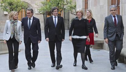 Joana Ortega, Artur Mas, Carles Puigdemont, Irene Rigau, Neus Munt&eacute; y Francesc Homs, en el Palacio de la Generalitat.