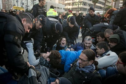 Catalan traffic police remove protesters who were blocking traffic in Barcelona's Plaza Cerdà.