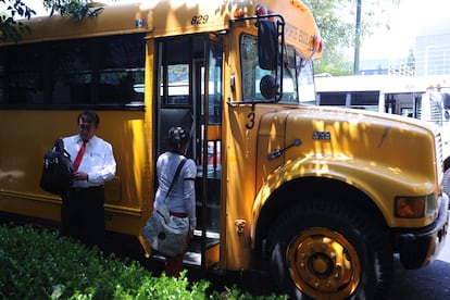 Cómo deducir impuestos por colegiaturas y transporte escolar ante el SAT