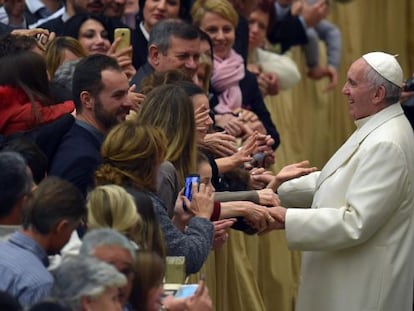 Papa nesta quinta-feira com funcionários do Vaticano.