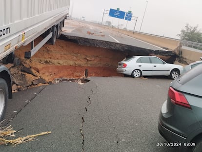 Estado en el que se encuentra el 'Bypass de Valencia' de la A-7, sentido Alicante, a la altura de la salida 336 hacia 336 la A-3.