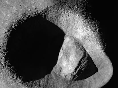 Imagem da cratera Ryder feita pela sonda LRO da NASA.