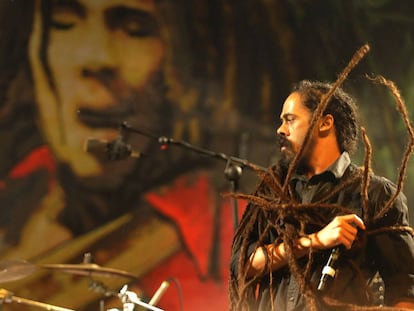 El m&uacute;sico Damian Marley actuando en el festival de m&uacute;sica &quot;reggae&quot; Rototom, en Benic&agrave;ssim (Castell&oacute;n), en 2013.