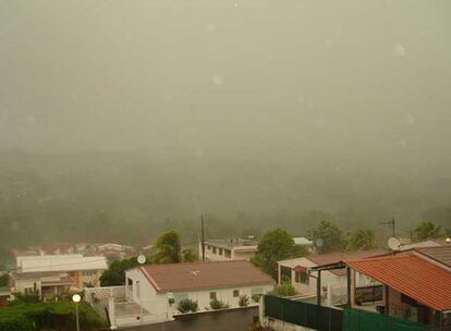 Así se veía ayer Fort de France, en Martinica, tras el paso del Dean.