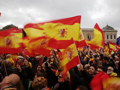 Manifestación contra el gobierno de Pedro Sanchez en la Plaza de Colón 