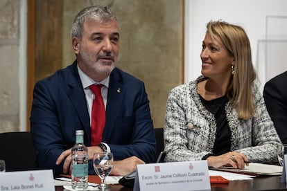 El alcalde de Barcelona, Jaume Collboni, y la teniente de alcalde Maria Eugenia Gay, durante la comisión mixta con la Generalitat de octubre en la que las políticas de vivienda fueron protagonistas.