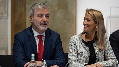 El alcalde de Barcelona, Jaume Collboni, y la teniente de alcalde Maria Eugenia Gay, durante la comisión mixta con la Generalitat de octubre en la que las políticas de vivienda fueron protagonistas.