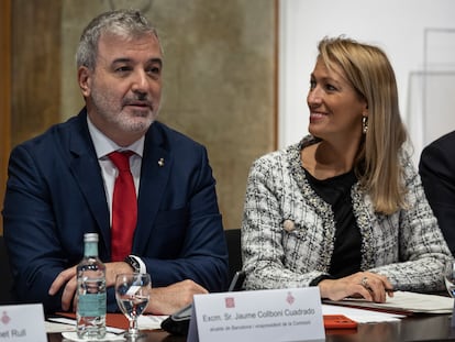 El alcalde de Barcelona, Jaume Collboni, y la teniente de alcalde Maria Eugenia Gay, durante la comisión mixta con la Generalitat de octubre en la que las políticas de vivienda fueron protagonistas.