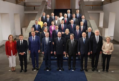 Altos cargos europeos y mandatarios de los Estados miembros de la UE, en una cumbre informal el 7 de octubre en Praga.