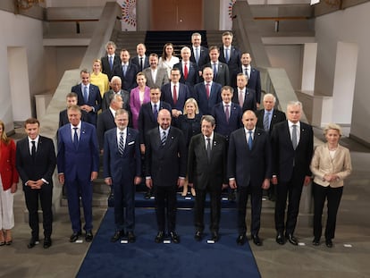 Altos cargos europeos y mandatarios de los Estados miembros de la UE, en una cumbre informal el 7 de octubre en Praga.