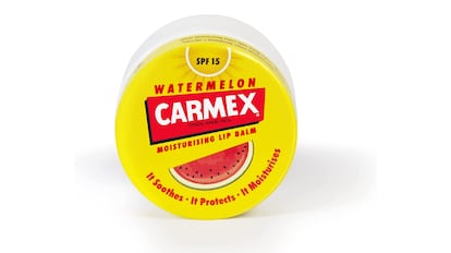 Bálsamo labial Carmex en formato clásico