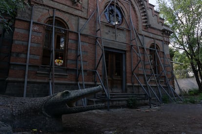 La antigua casa de bombas del semillero, abandonada. 