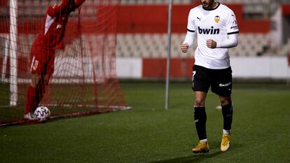 Guedes celebra uno de sus goles este miércoles en el Olímpico de Tarrassa.