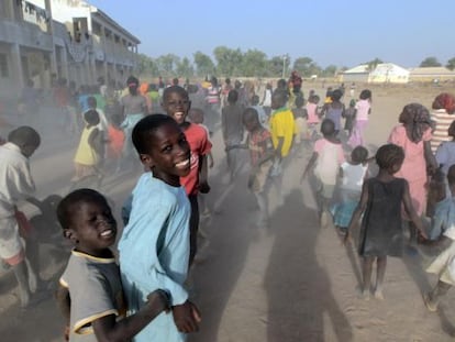 Crianças brincam em campo de refugiados no Estado nigeriano de Adamawa, em 15 de janeiro.