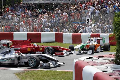 Liuzzi se lleva por delante a Massa y provoca el segundo incidente de la carrera tras el accidente de Pedro De la Rosa