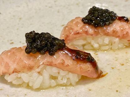 Nigiri de tuétano con caviar osetra.