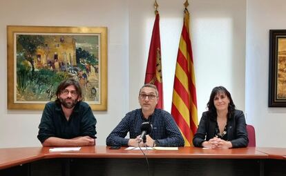 Los representantes del Consell per la República Guillem Fuster y Aurora Madaula y el alcalde de Torres de Segre (Lleida), Joan Carles Miró (centro), al firmar el convenio de colaboración.

El Consell per la República ha firmado este viernes un convenio de colaboración con el Ayuntamiento de Torres de Segre (Lleida), el primero con un ayuntamiento, ha asegurado en un comunicado.

CATALUÑA ESPAÑA EUROPA BARCELONA POLÍTICA
CXREP