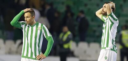Jordi Figueras, a la derecha, en el partido del Betis con la Ponferradina.
