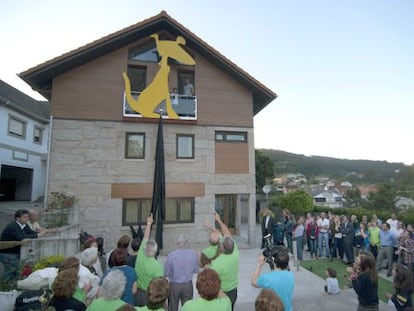 Vecinos de Cans descubren el s&iacute;mbolo del festival en su jornada de apertura 