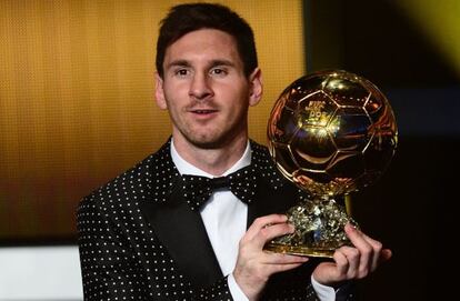 Messi levanta su cuarto Balón de Oro.