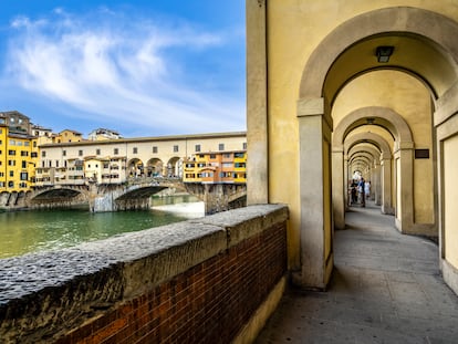 Vista del Ponte Vecchio, el puente más famoso de Florencia.