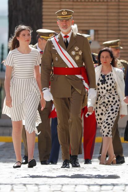 El rey Felipe VI y la infanta Sofía, este miércoles a su llegada a la Academia Militar de Zaragoza.
