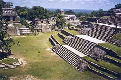 De arriba abajo y de izquierda a derecha, panorámica de México DF, <b><i>escarabajos</b></i> en Taxco y la catedral de esta población, la playa de Mazunte, las ruinas de Palenque y San Juan Chamula, en Chiapas.