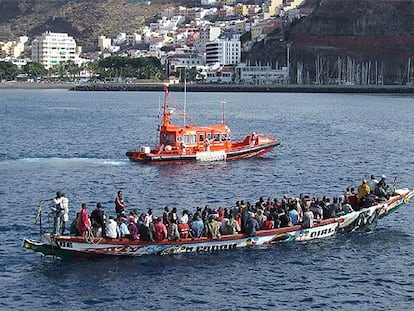 Una embarcación con 103 inmigrantes indocumentados llega a la isla de La Gomera el pasado 10 de agosto.