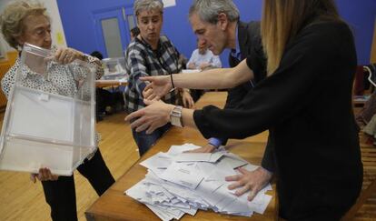 Recuento de votos en San Sebastián.