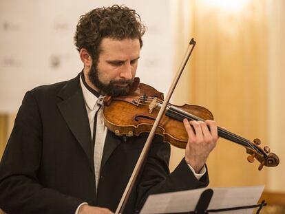 El violinista Ilya Gringolts interpreta a Albéniz durante en la inauguración del torneo de Zúrich