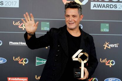 Alejandro Sanz con su premio.