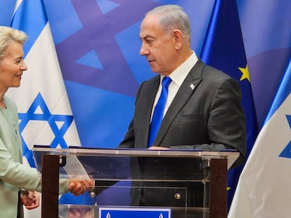 La presidenta de la Comisión Europea, Ursula von der Leyen, durante su reunión con el primer ministro israelí, Benjamín Netanyahu, este viernes en Tel Aviv.