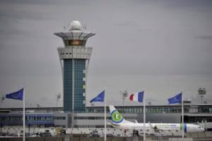 Torre de control del aeropuerto francés de Orly. EFE/Archivo