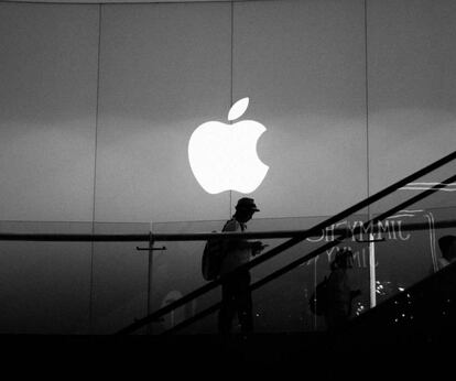 Logo Apple blanco y negro