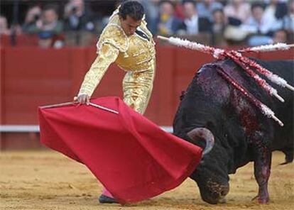 Leandro Marcos, en su primer toro.