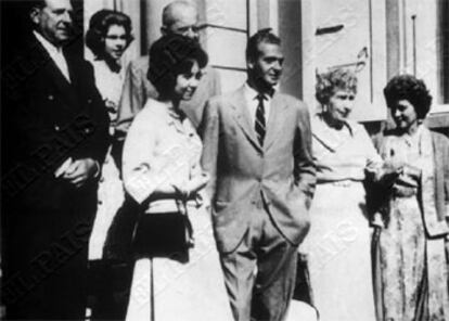 Fue en Lausana (Suiza) el 23 de septiembre de 1961. El entonces príncipe de España, Don Juan Carlos, pedía la mano de Sofía de Grecia. Junto a ellos en la foto Don Juan de Borbón (primero por la izquierda) , Pablo de Grecia (detrás de Sofía) , doña Victoria Eugenia y Federica de Grecia.