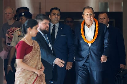 El ministro de Asuntos Exteriores ruso, Sergei Lavrov, llega a un hotel antes de la cumbre del G20 en Nueva Delhi, India, el 8 de septiembre de 2023.