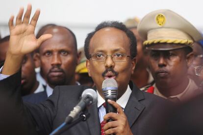 Mohamed Abdullahi Mohamed, alias Farmajo, durante su jura como presidente de Somalia el 8 de febrero de 2017, en Mogadiscio.