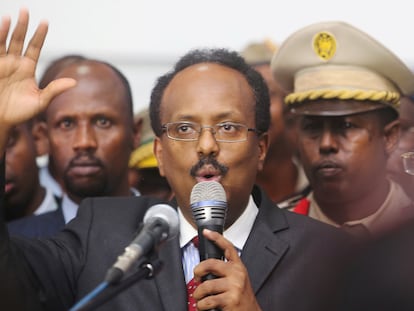 Mohamed Abdullahi Mohamed, alias Farmajo, durante su jura como presidente de Somalia el 8 de febrero de 2017, en Mogadiscio.