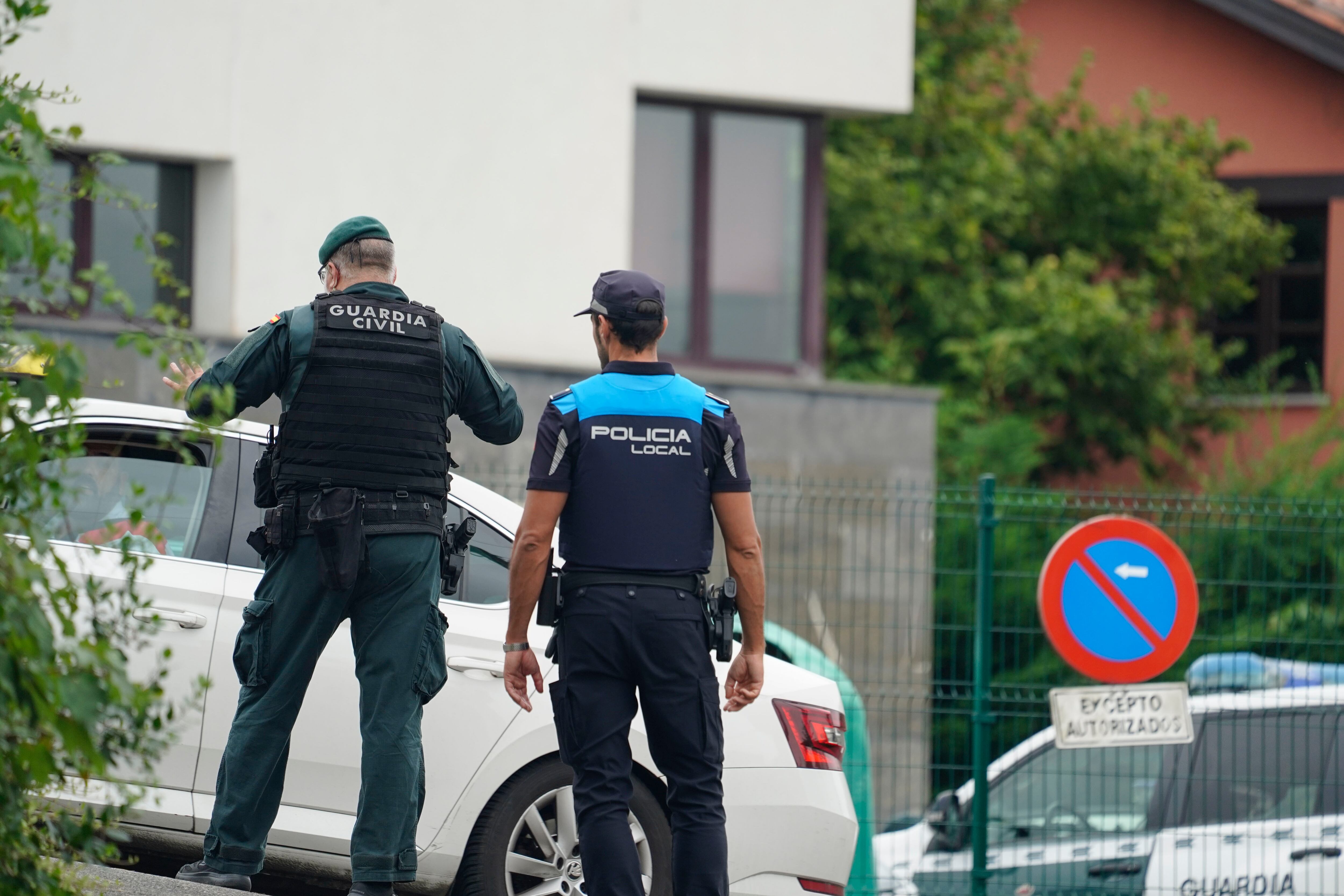 Un exguardia civil asesina a su expareja, también agente, en Llanes (Asturias)