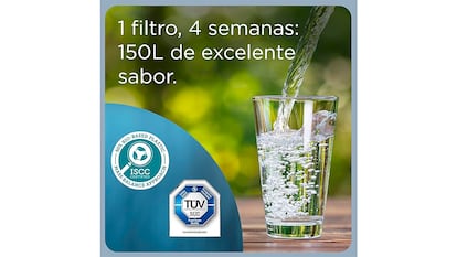 Jarro de água Bitra sobre fundo branco.