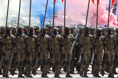 Soldados venezolanos marchan en el desfile militar del Da de la Independencia en Caracas, Venezuela, el 5 de julio de 2024.