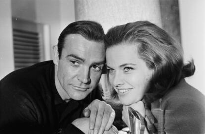 Sean Connery y Honor Blackman, que dio vida a Pussy Galore en 'Goldfinger'. 